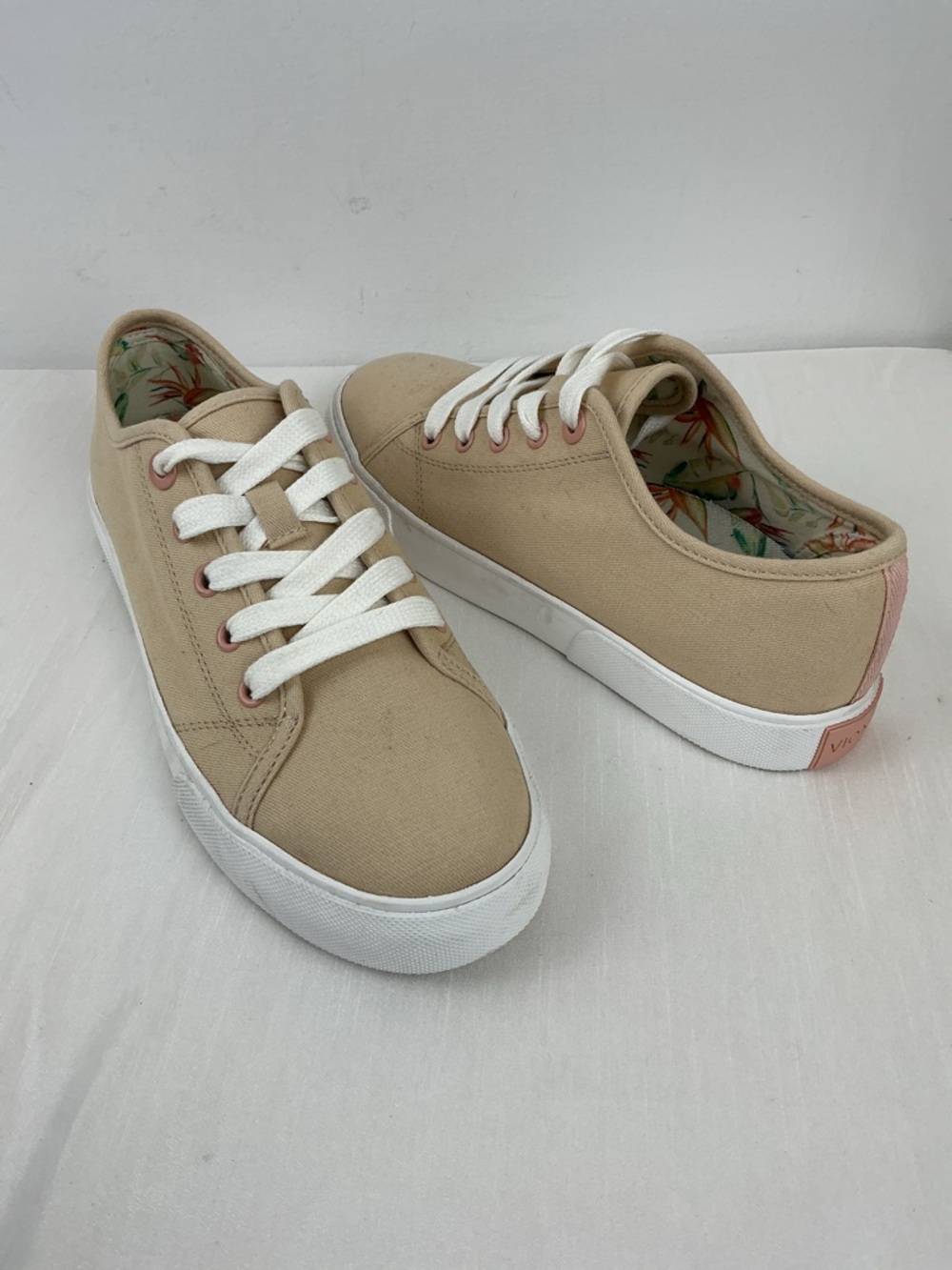 Vionic Oasis Canvas Lace Up Comfort Shoe Semolina Natural Sneaker EUC